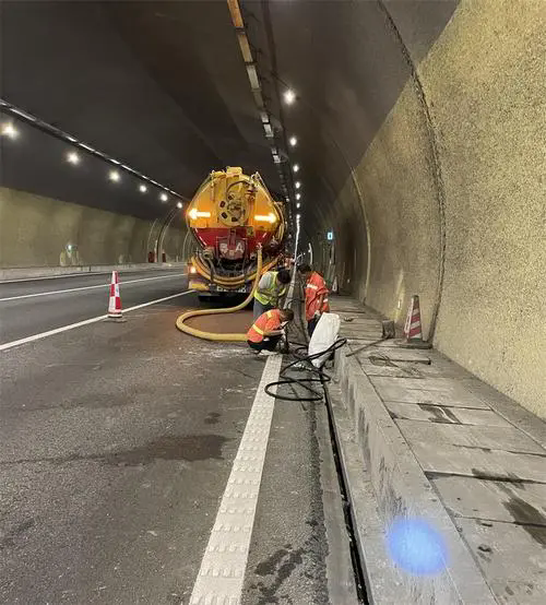 奉新隧道排水渠清淤